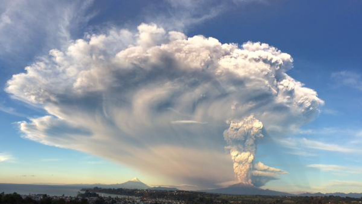 Rayos erupción volcánica